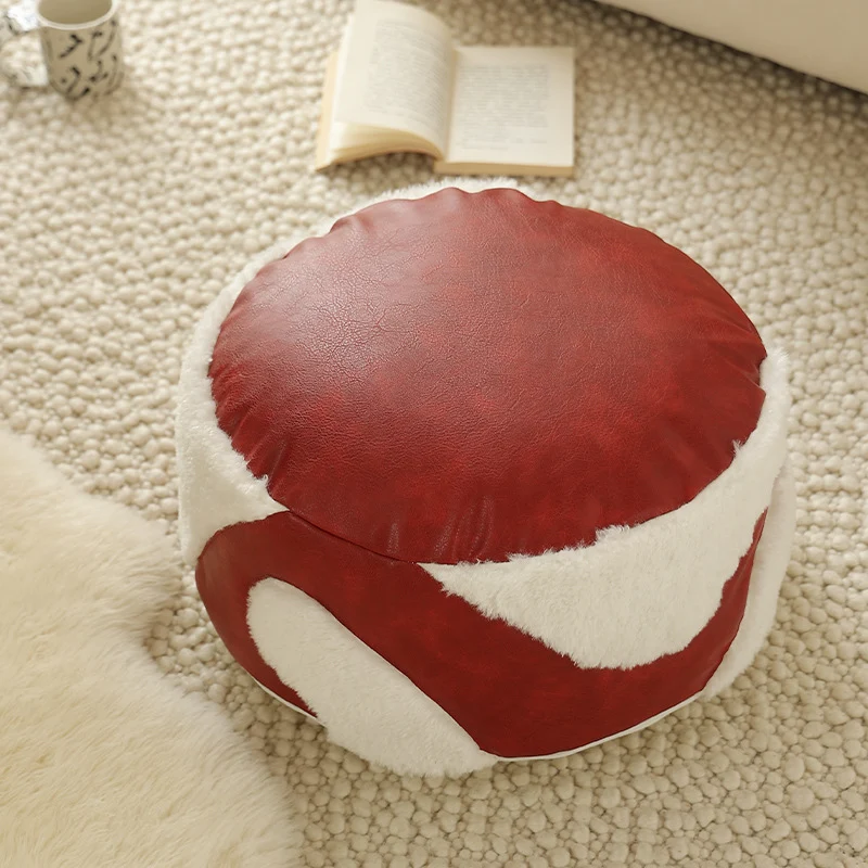 Runde Sitzpouf mit Kunstlederbezug und Sherpa‑Applikationen