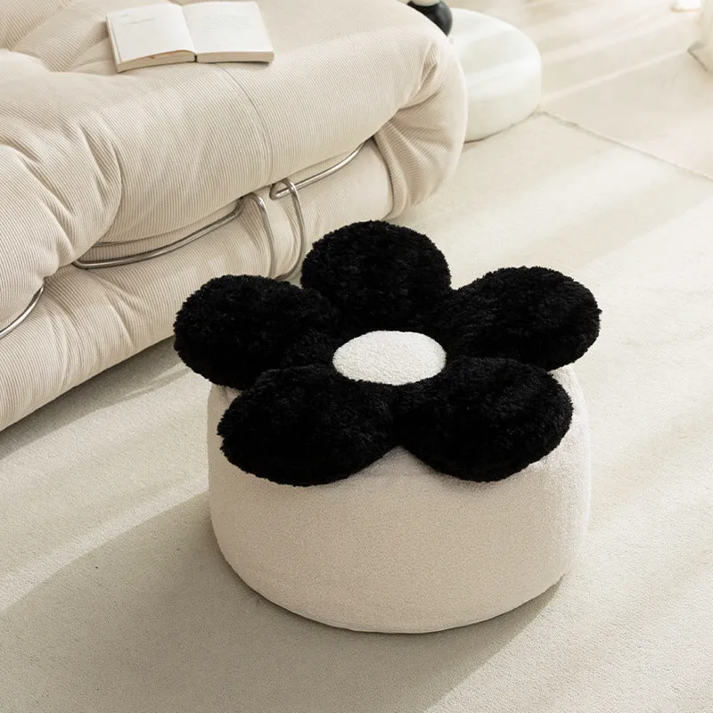 Runder Sitzpouf mit Blumen-Sitzkissen, Bouclé-Bezug und weichem Kunstfellaufsatz