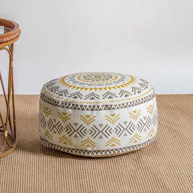 Runder gepolsterter Sitzpouf mit ethnischem Jacquardmuster und robustem Canvasbezug