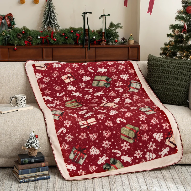 Weihnachtskuscheldecke mit Geschenk- und Lebkuchenmuster