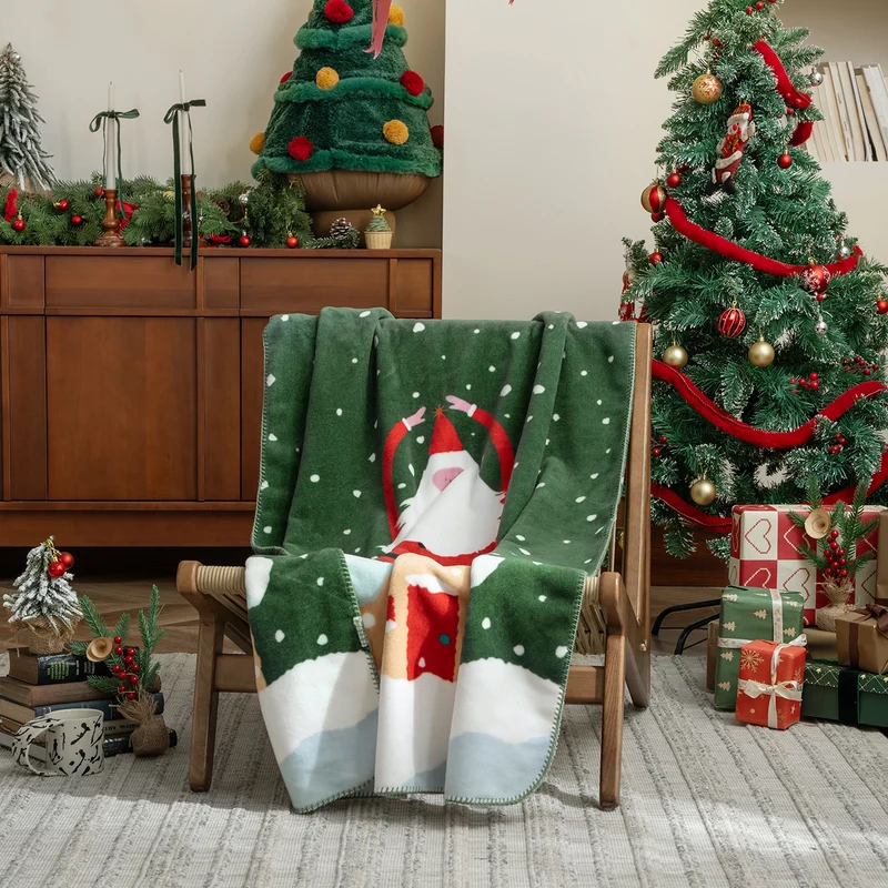 Weihnachtskuscheldecke mit Geschenk- und Lebkuchenmuster