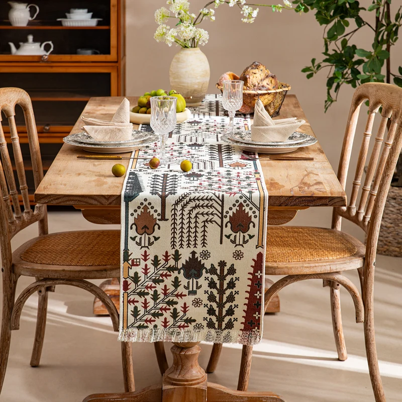 Gewebter Tischläufer mit Blumenjacquard, Fransen und Baumwollmix