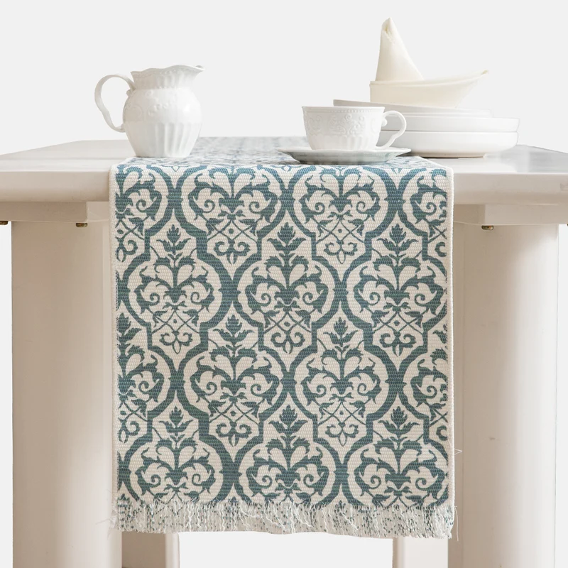 Gewebter Tischläufer mit Blumenjacquard, Fransen und Baumwollmix
