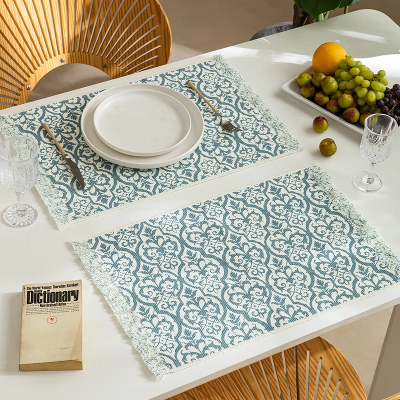 Gewebter Tischläufer im Vintage-Blumenjacquard mit Fransen