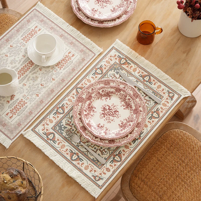 Gewebter kleiner Läufer-Teppich im Vintage-Ornamentstil mit Fransen