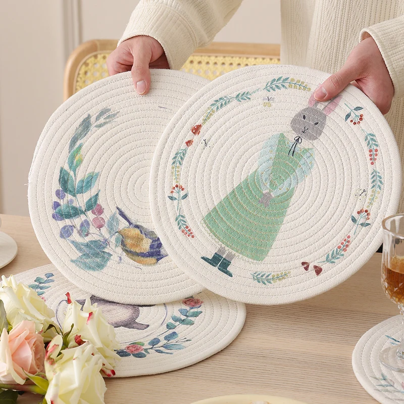 Runde gesteppte Tischset-Platzmatte aus Baumwollmix mit kindlichem Nashorn‑Print