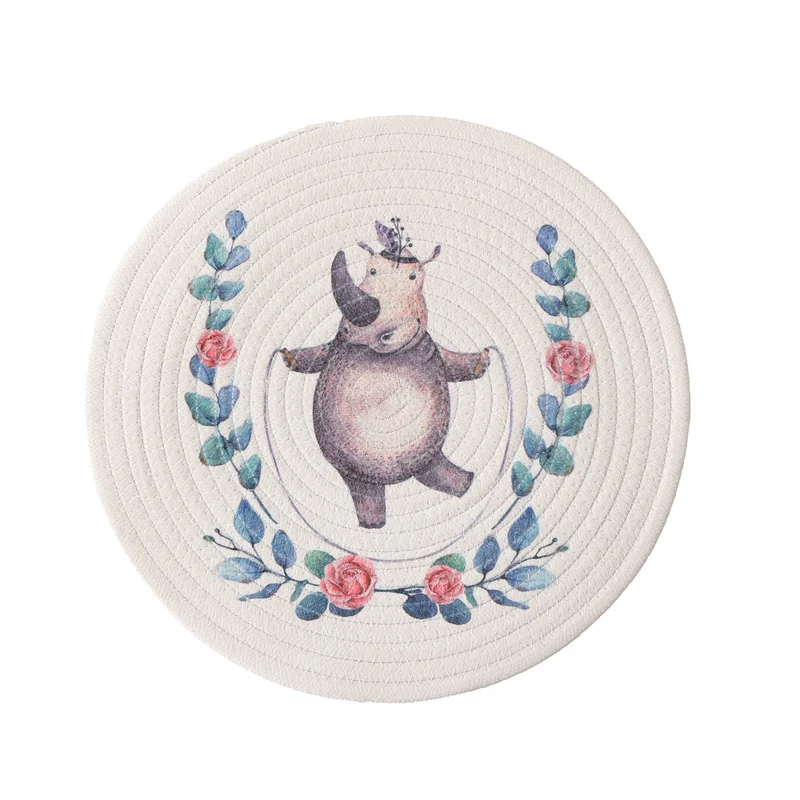 Runde gesteppte Tischset-Platzmatte aus Baumwollmix mit kindlichem Nashorn‑Print