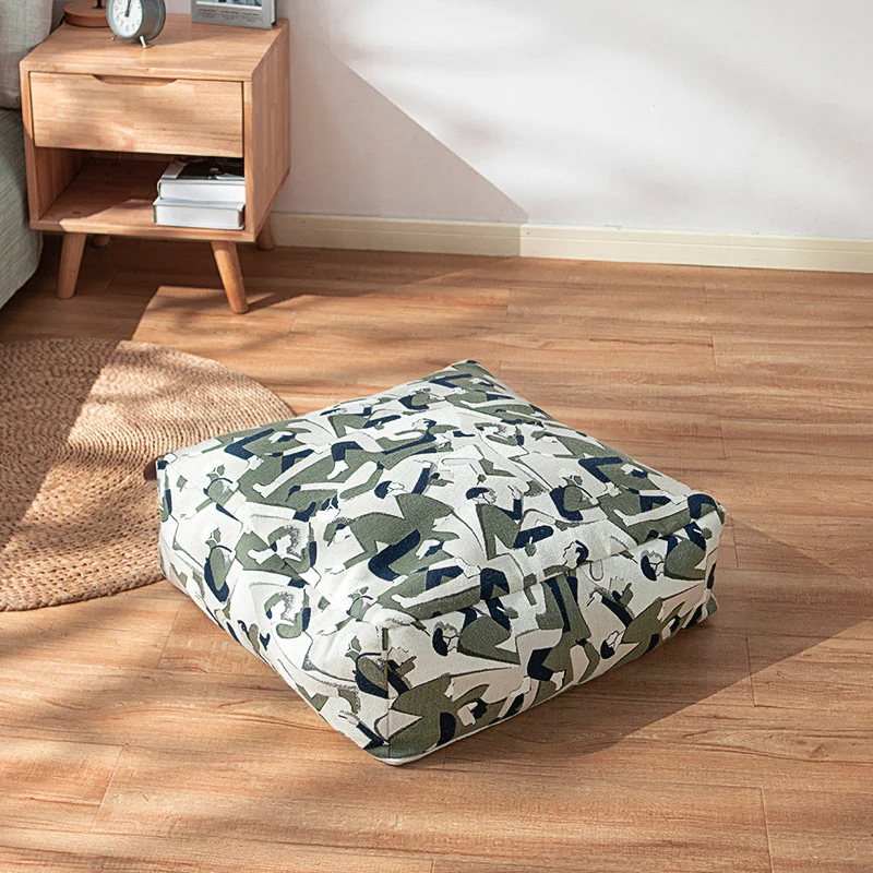 Gestepptes Bodenkissen mit abnehmbarem Bezug und Camouflage-Muster