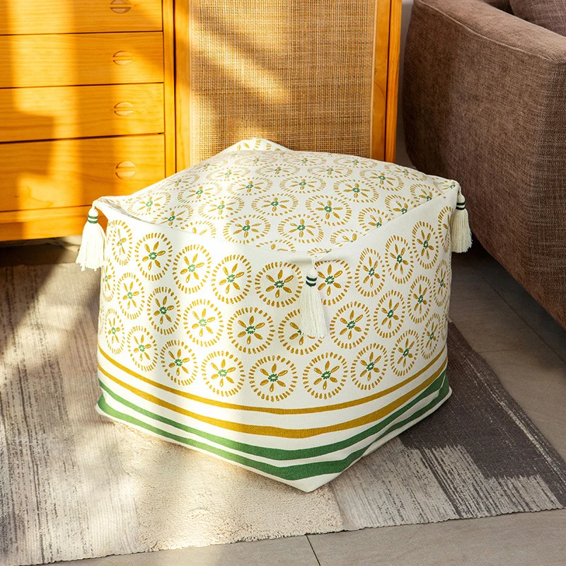 Quadratischer Pouf‑Sitzwürfel aus Baumwollmischgewebe mit Boho‑Stickerei und Quasten