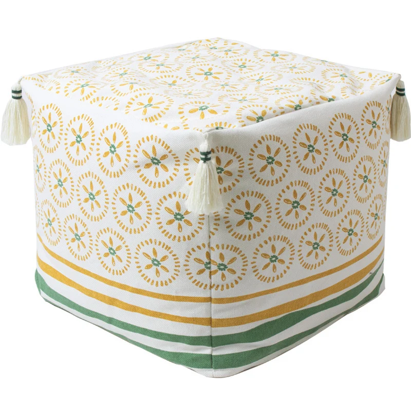 Quadratischer Pouf‑Sitzwürfel aus Baumwollmischgewebe mit Boho‑Stickerei und Quasten