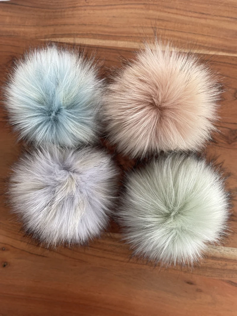 Faux fur pompom 16-17cm (1003)