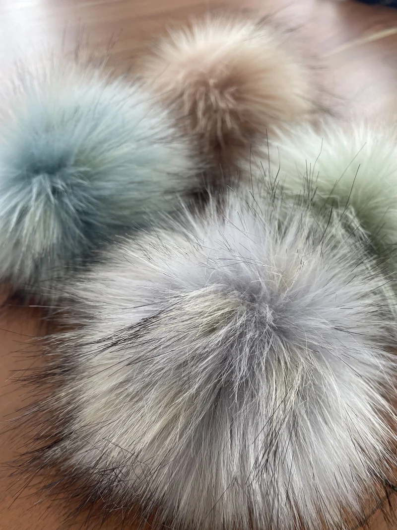 Faux fur pompom 16-17cm (1003)
