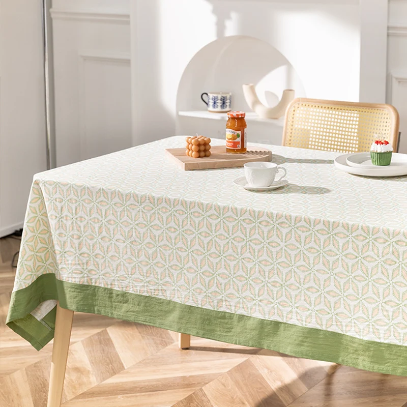 Rechteckige bedruckte Tischdecke mit breitem Saum und geometrischem Rapportmuster