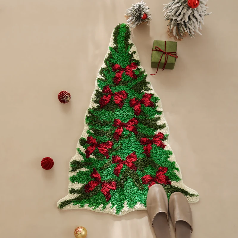 Weihnachtsbaumförmiger Chenille-Teppich mit tuftierter Schleifen‑Optik