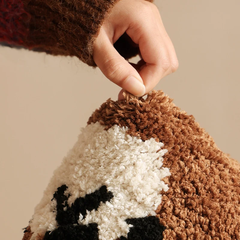 Geformte Hochflor-Badematte mit Geschenk-Bärenmotiv und rutschfester Rückseite