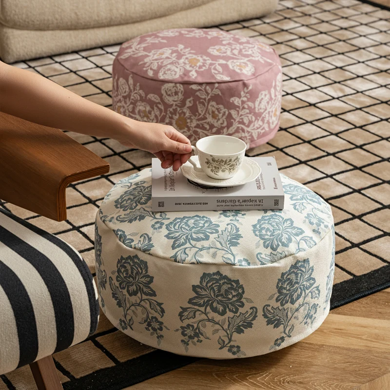 Sitzpouf‑Meditationskissen mit floraler Jacquard‑Hülle und Tragegriff