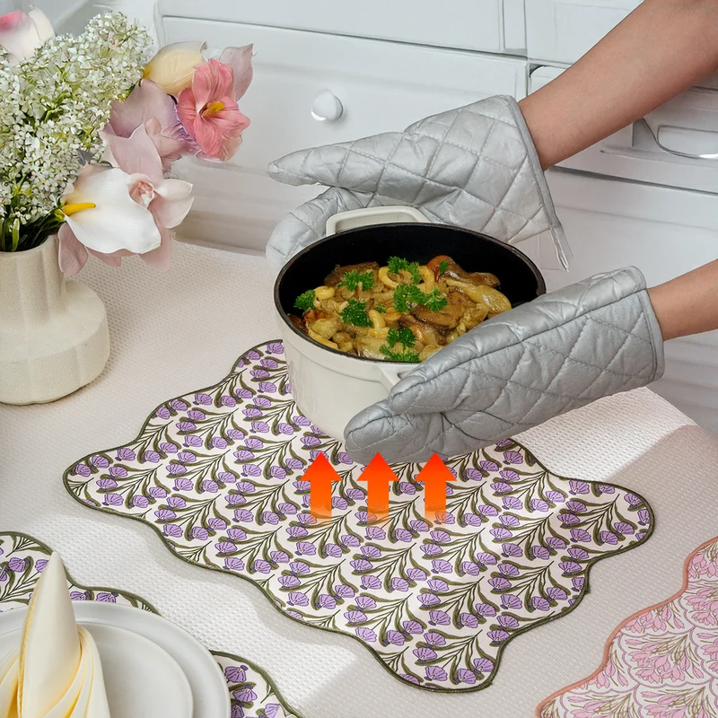 Geformtes Tischset aus Baumwollmix mit Granatapfel- und Papageien-Motiv