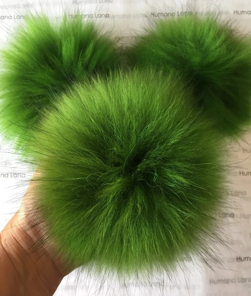 Green fur pompom, 17 to 20 cm