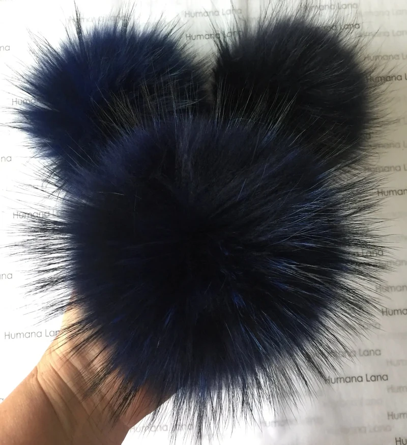 Navy fur pompom, 17 to 20 cm