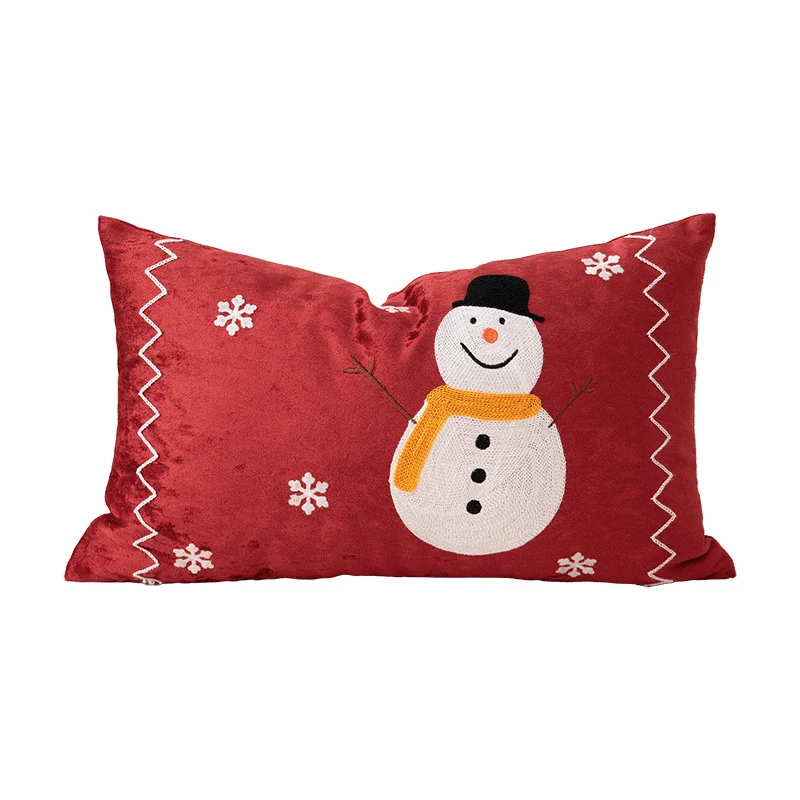 Bestickter weihnachtlicher Dekokissenbezug mit Pailletten und festlichem Kranzmotiv
