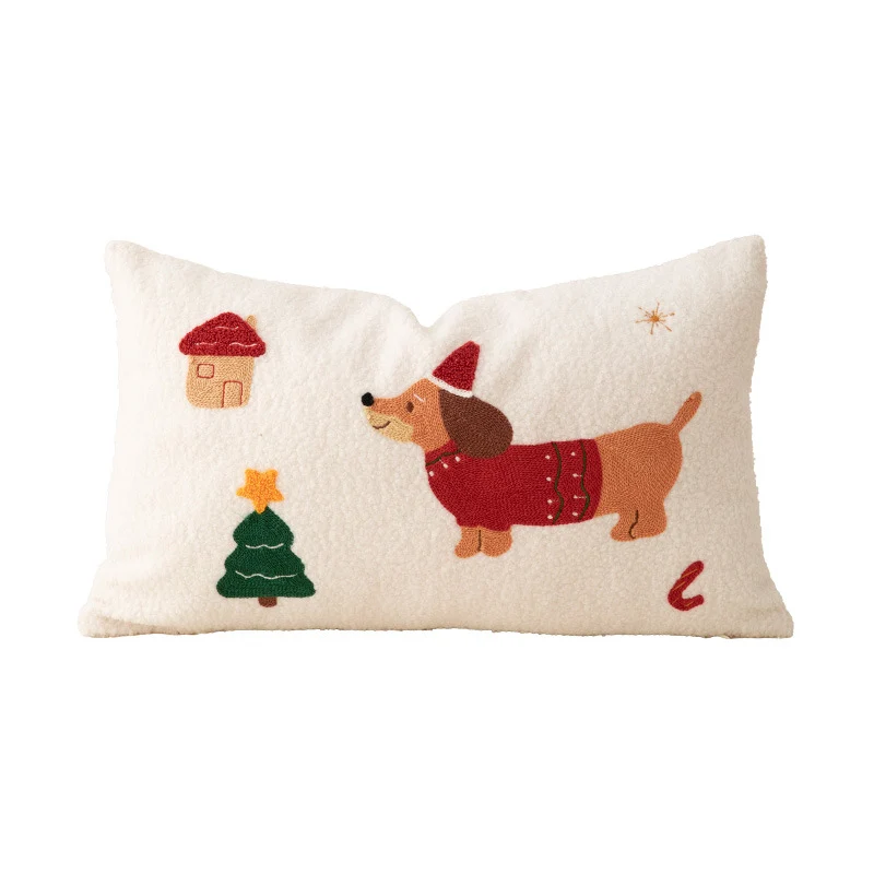 Bestickter weihnachtlicher Dekokissenbezug mit Pailletten und festlichem Kranzmotiv