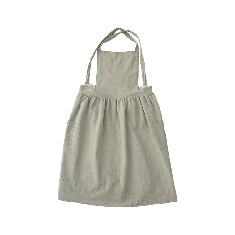 Leichtes Baumwoll-Latzkleid mit verstellbaren Trägern und seitlichen Taschen