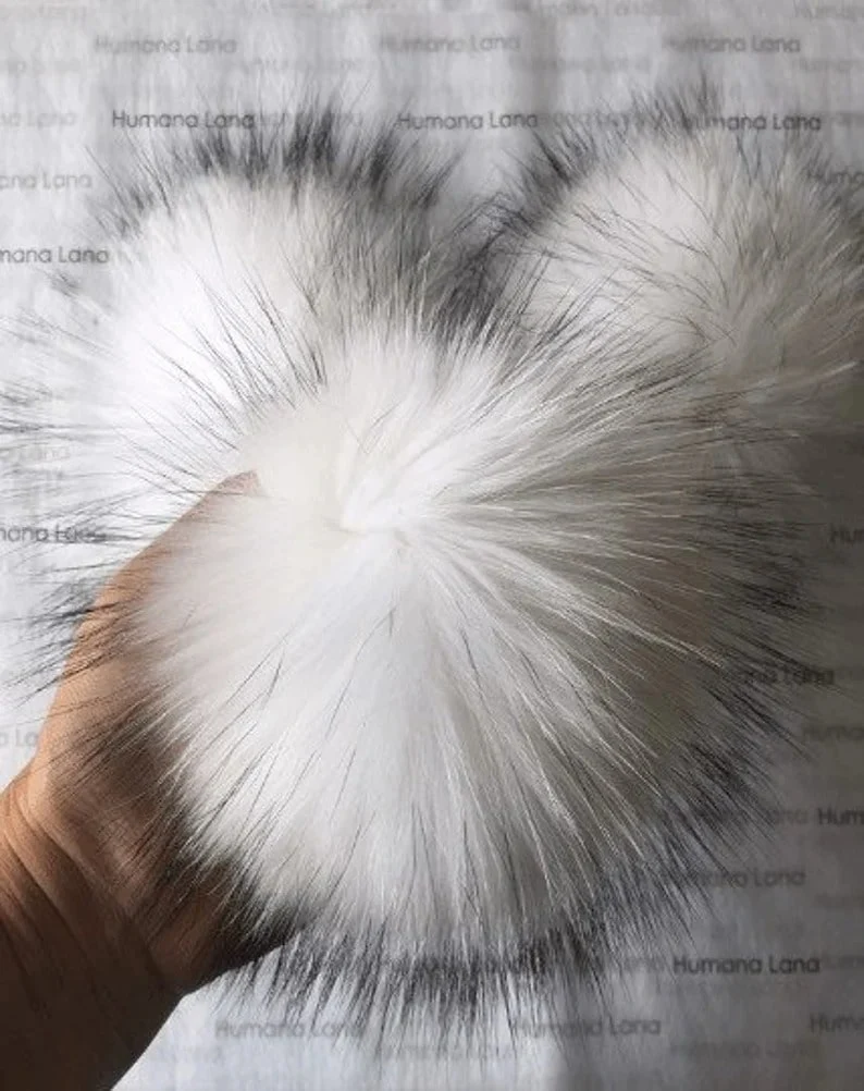 White fur pompom with black tips, 17 to 20 cm