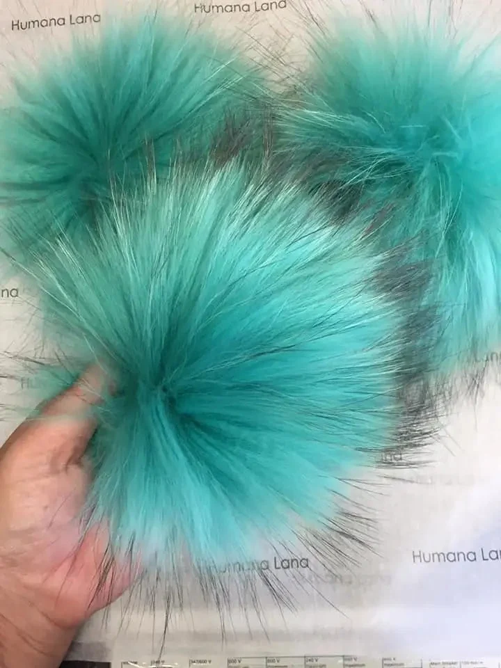 Aqua fur pompom 17-20cm