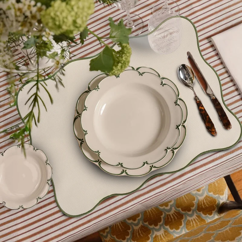 Tischset aus Mikrofaser mit gewelltem Saum