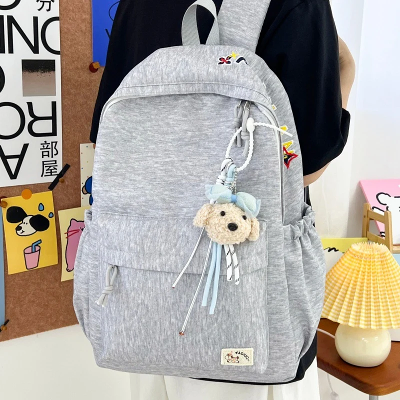 Lässiger weicher Stoff Rucksack mit süßem Charm Karnz