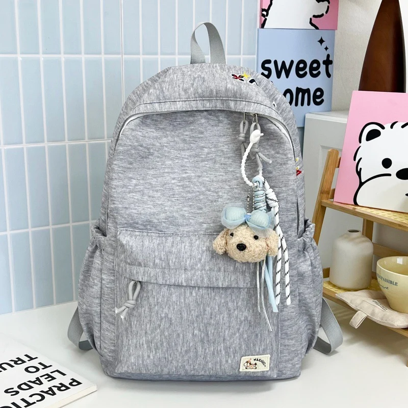 Lässiger weicher Stoff Rucksack mit süßem Charm Karnz