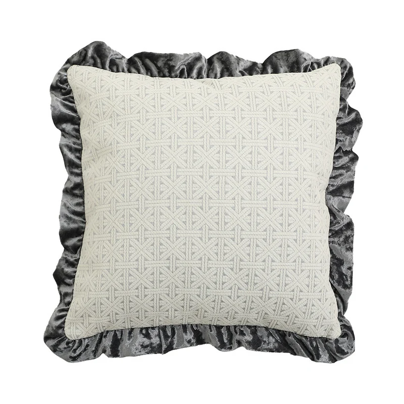 Handgetufteter quadratischer Dekokissenbezug mit floraler Chenille‑Applikation