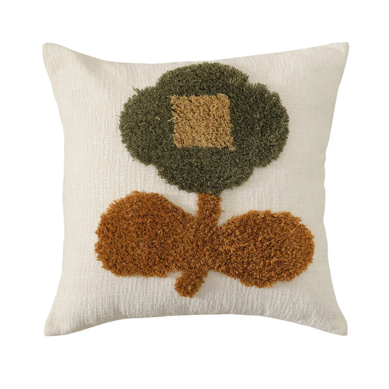 Handgetufteter quadratischer Dekokissenbezug mit floraler Chenille‑Applikation