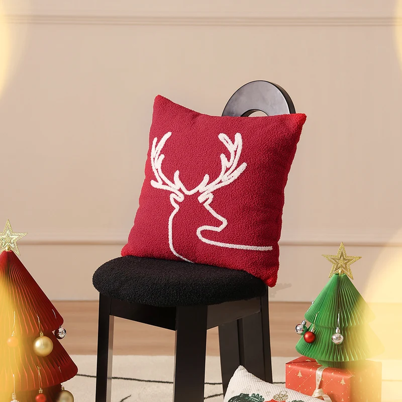 Handgesticktes winterliches Sofa-Zierkissen mit Schlitten- und Tannenmotiv