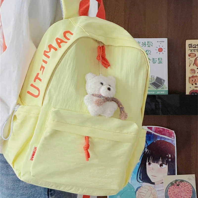 Lässiger leichter Rucksack mit cute Plüsch-Schlüsselanhänger Karnz