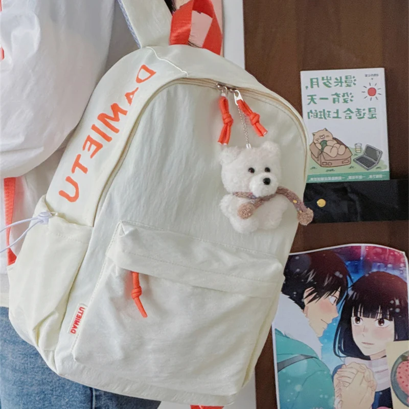 Lässiger leichter Rucksack mit cute Plüsch-Schlüsselanhänger Karnz