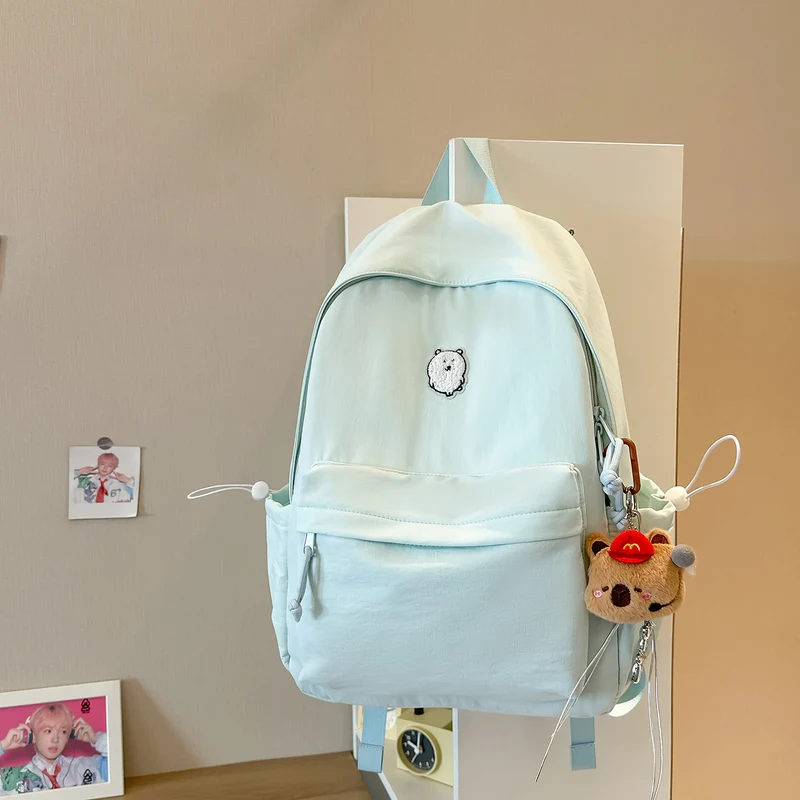 Lässiger leichter Rucksack mit süßem Charakter-Anhänger Karnz