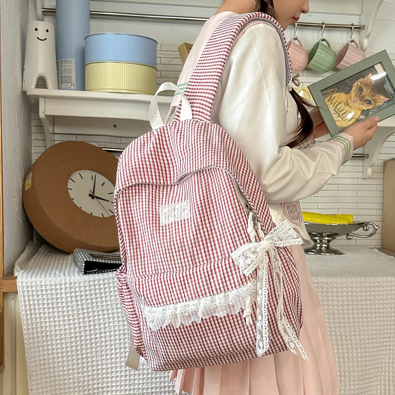 Charmantes gestreiftes Rucksack mit Spitzenbesatz Karnz