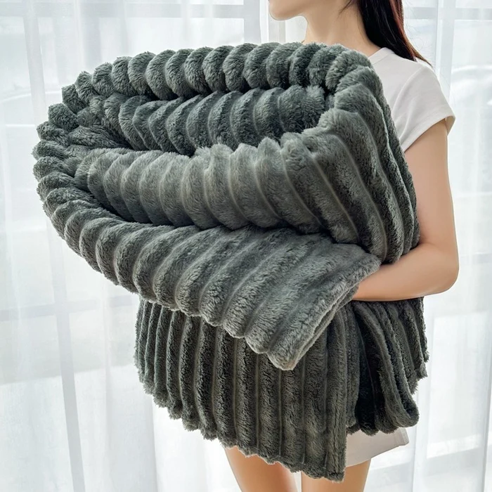 Plüsch Ribbed Wurfdecke