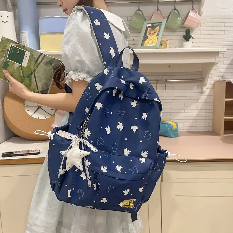 Verspielter Blumenmuster-Rucksack Karnz