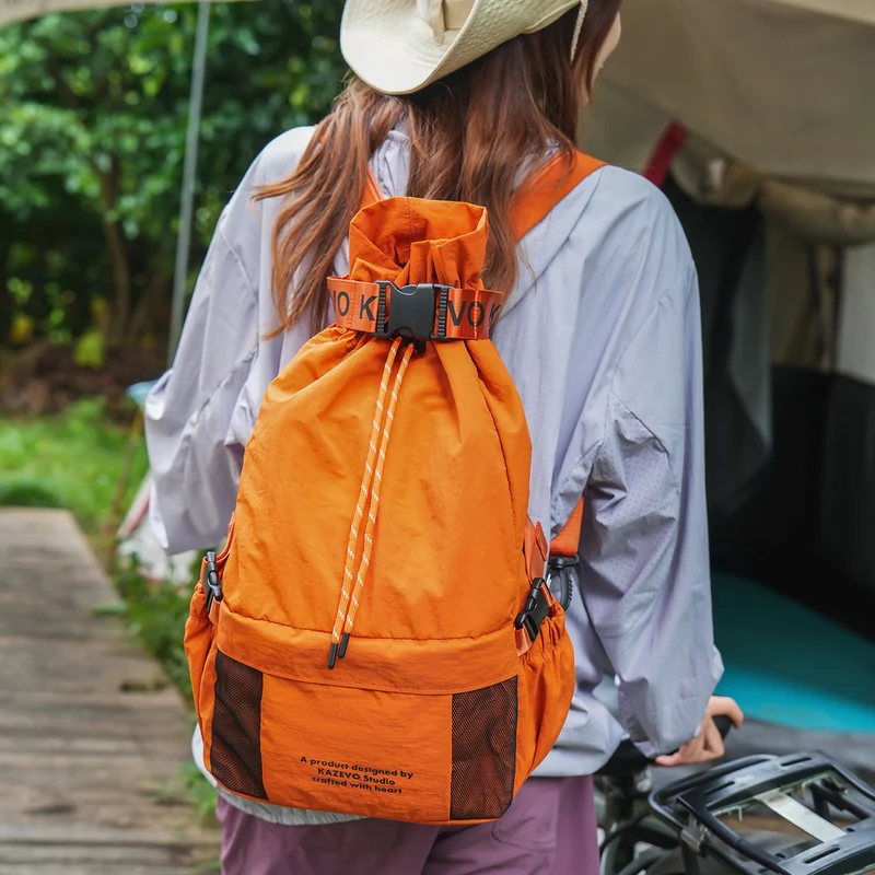 Lässiger Drawstring-Rucksack mit Netztaschen Karnz
