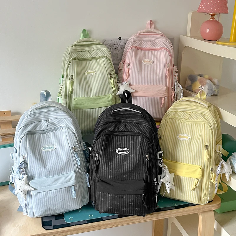 Stylische gestreifte Rucksack Karnz