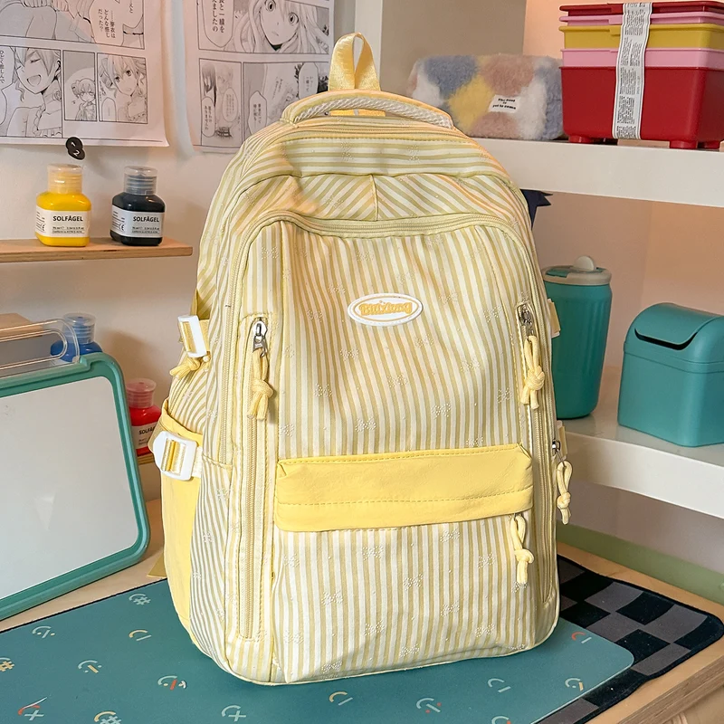 Stylische gestreifte Rucksack Karnz