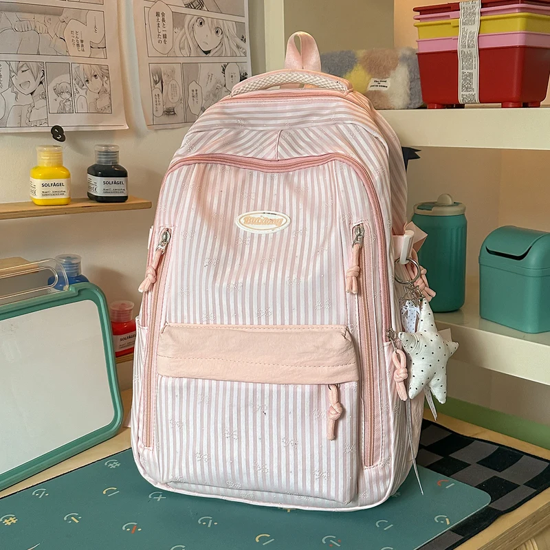 Stylische gestreifte Rucksack Karnz