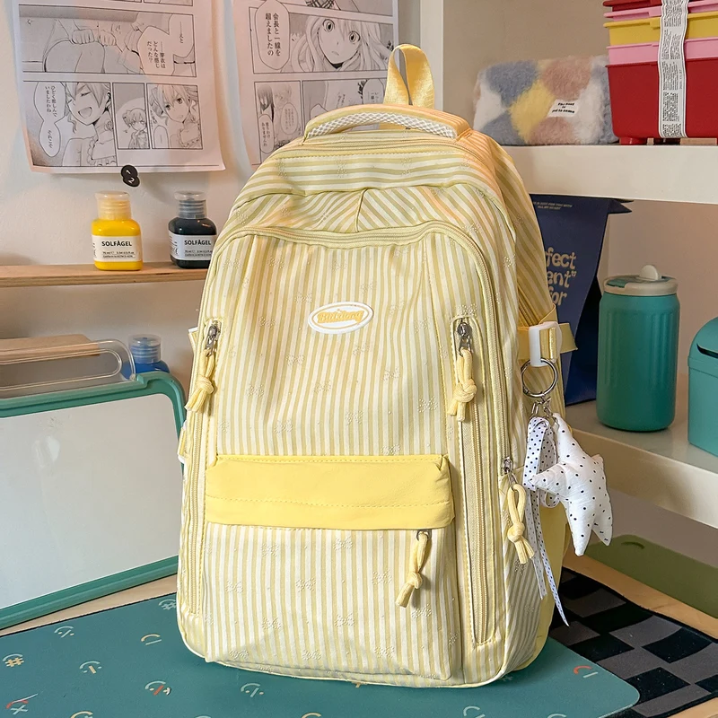 Stylische gestreifte Rucksack Karnz