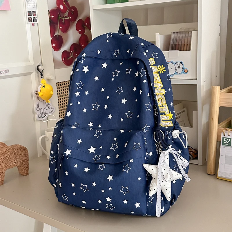 Stylische sternenverzierte Rucksack Karnz