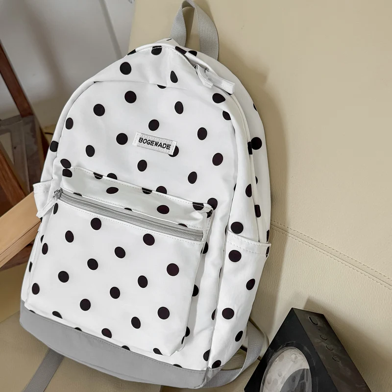 Lässiger punktbedruckter Rucksack Karnz