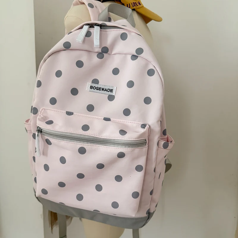 Lässiger punktbedruckter Rucksack Karnz