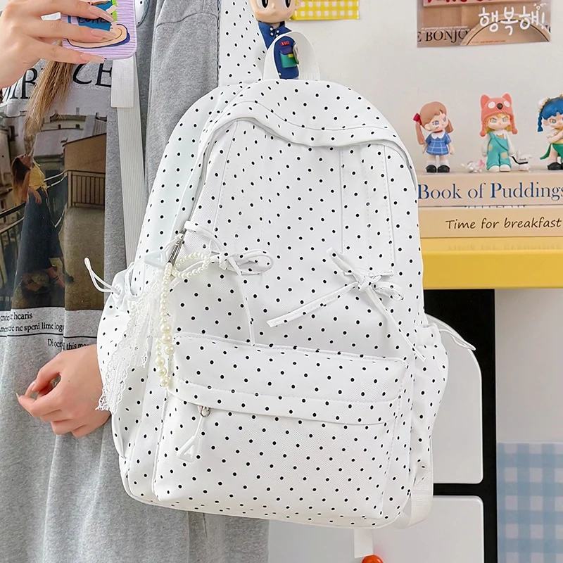 Stylische gepunktete Schultasche Karnz