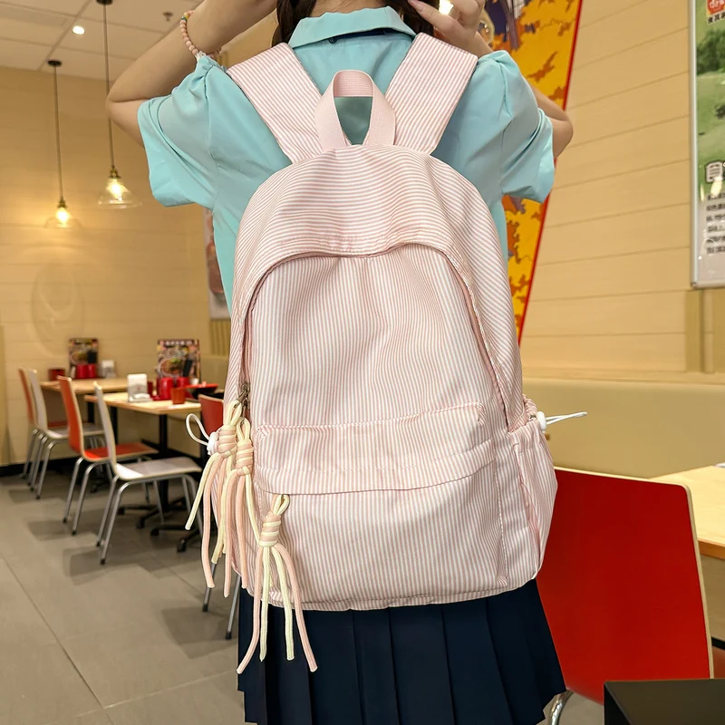 Leichter gestreifter Rucksack Karnz